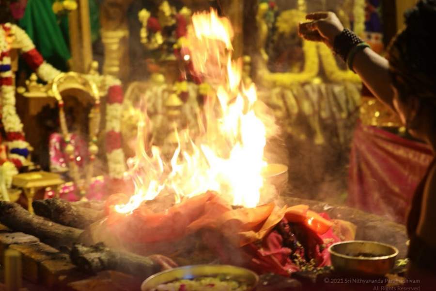 Guru Gita Samanvita Nithyananda Homa